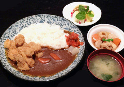 Curry alla giapponese  con cotoletta di pollo su riso