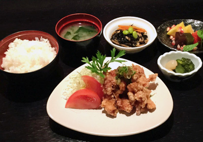 Pollo fritto alla giapponese con salsa di ponzu