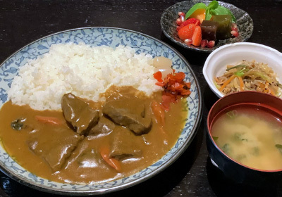 romahamasei,Curry alla giapponese  con manzo e verdure  su riso