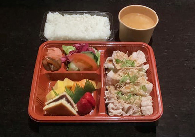 romahamasei,Fettine di suino  (leggermente lessato ) con salsa di ponzu. 