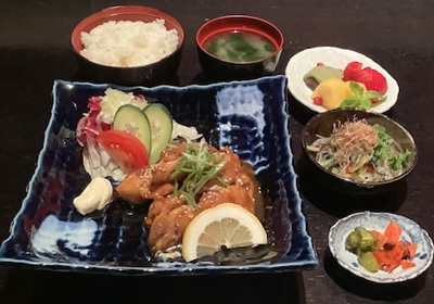romahamasei,Fetta di pollo alla griglia  con salsa teriyaki.