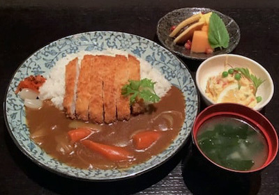 romahamasei,Curry alla giapponese  con cotoletta di suino  su riso.