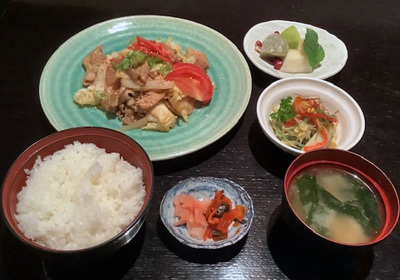 romahamasei,Fettine di suino e  verdura varie con salsa di miso