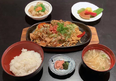 romahamasei,Spaghetti saltati alla giapponese  con suino e verdure  sulla piastra